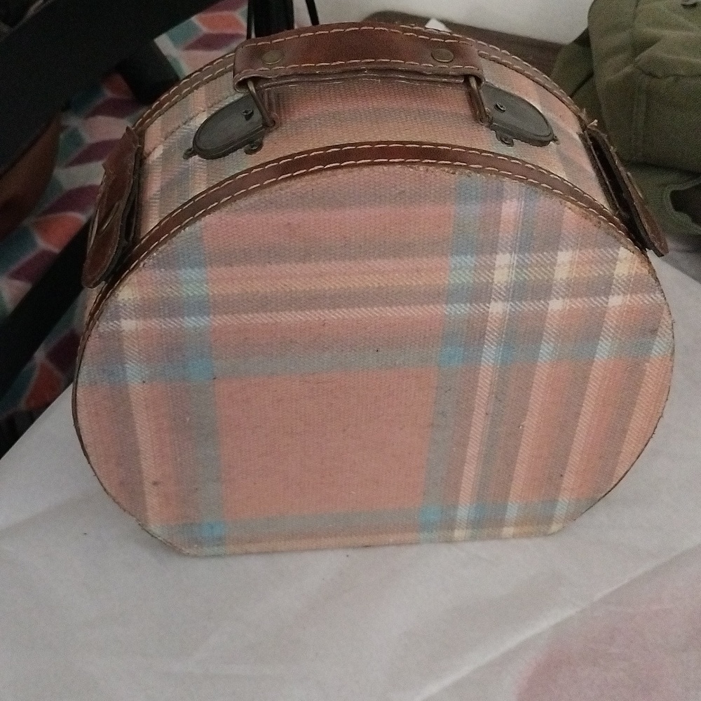Vintage hat/make-up case